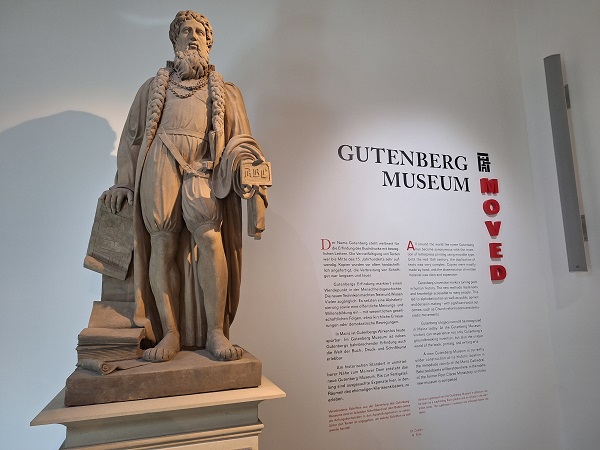 Gutenberg-Museum MOVED: Gutenberg himself begrüßt den Besucher
