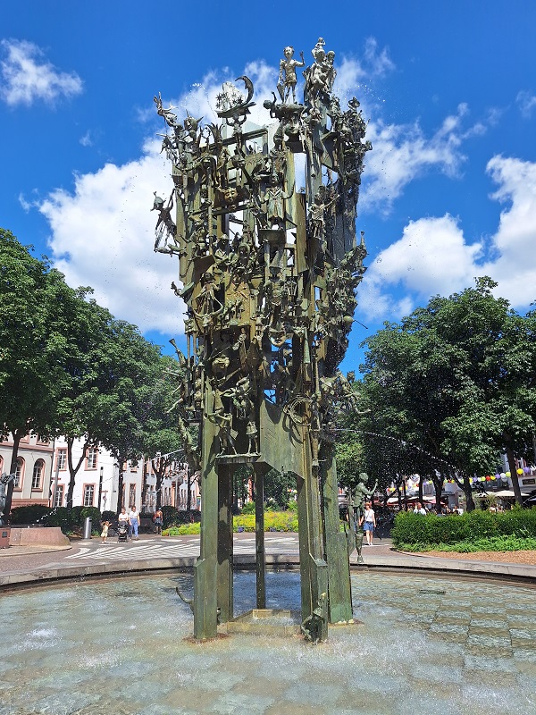 Mainzer Fastnachtbrunnen auf dem Schillerplatz