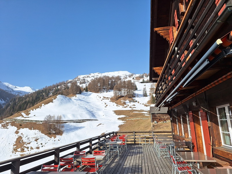 Center da Capricorns: Die Aussichtsterrasse des Hotel-Restaurants Capricorns-Wergenstein
