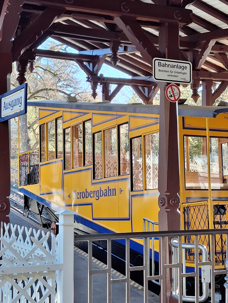 Nerobergbahn Wiesbaden: knapp 440 Streckenmeter, dreieinhalb Minuten Fahrtzeit